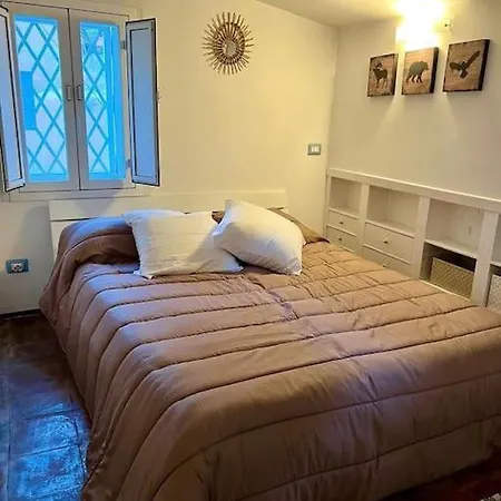 La Rosa Di Piazza Spagna