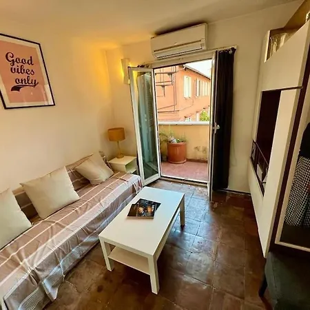 La Rosa Di Piazza Spagna